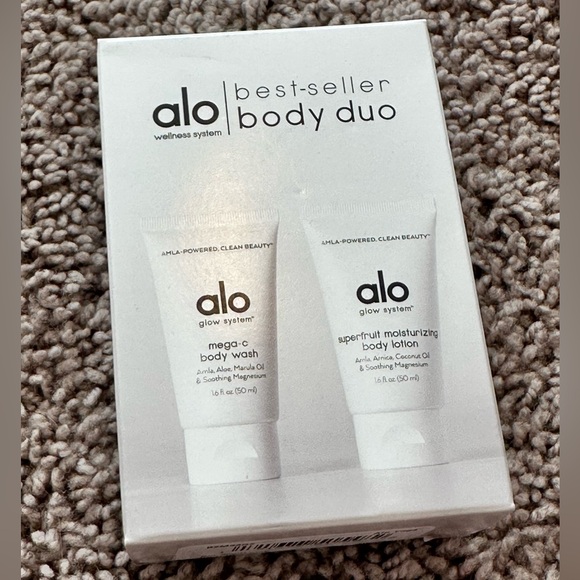 ALO Yoga Other - ALO Yoga white Best-Seller Body Duo - Mega-C Body Wash & Superfruit Moisturizer